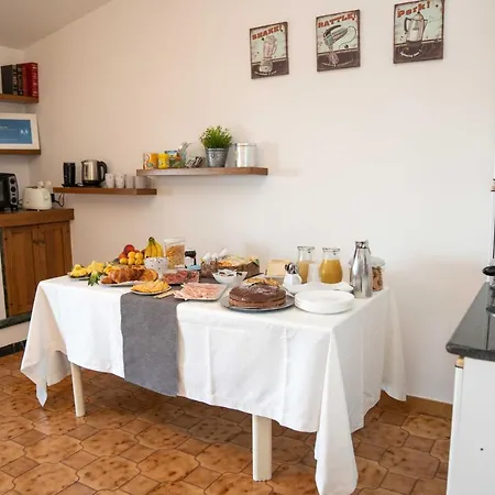 Queen's Bed & Breakfast Grisolia