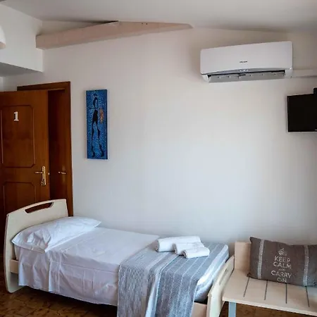 Bed & Breakfast Queen's 3*