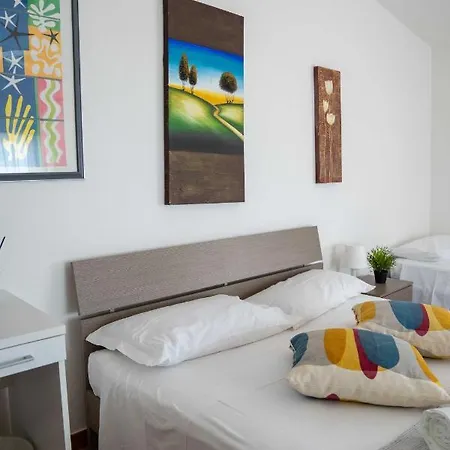 Bed & Breakfast Queen's 3*