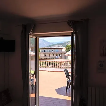 Queen's 3*