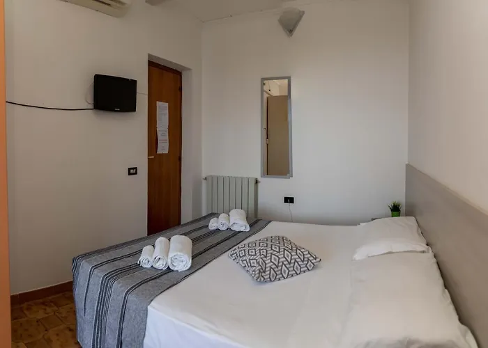 Alojamento de Acomodação e Pequeno-almoço Queen's Grisolia