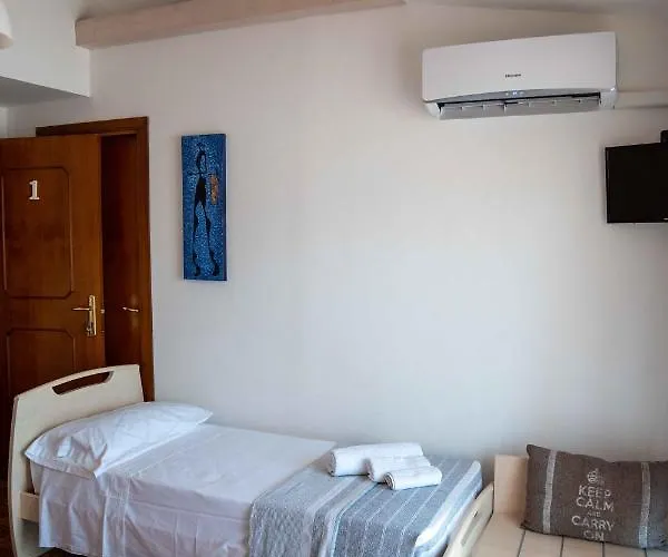 Alojamento de Acomodação e Pequeno-almoço Queen's 3*