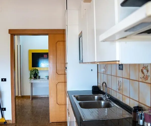 Alojamento de Acomodação e Pequeno-almoço Queen's Grisolia