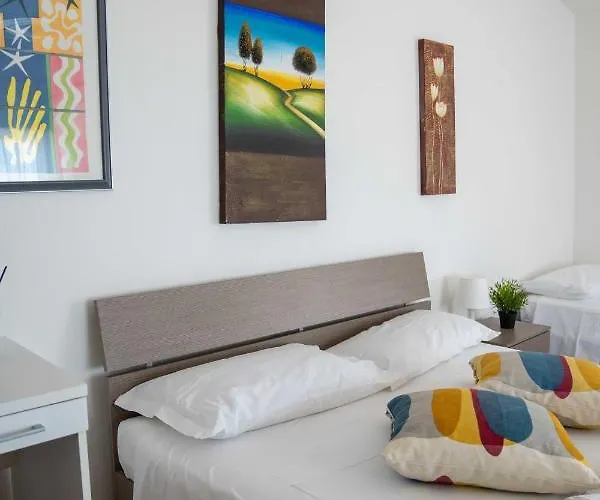 Alojamento de Acomodação e Pequeno-almoço Queen's 3*